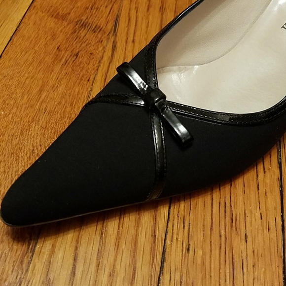 Gastone Lucioli black heels w/patent leather bow - Picture 2 of 8